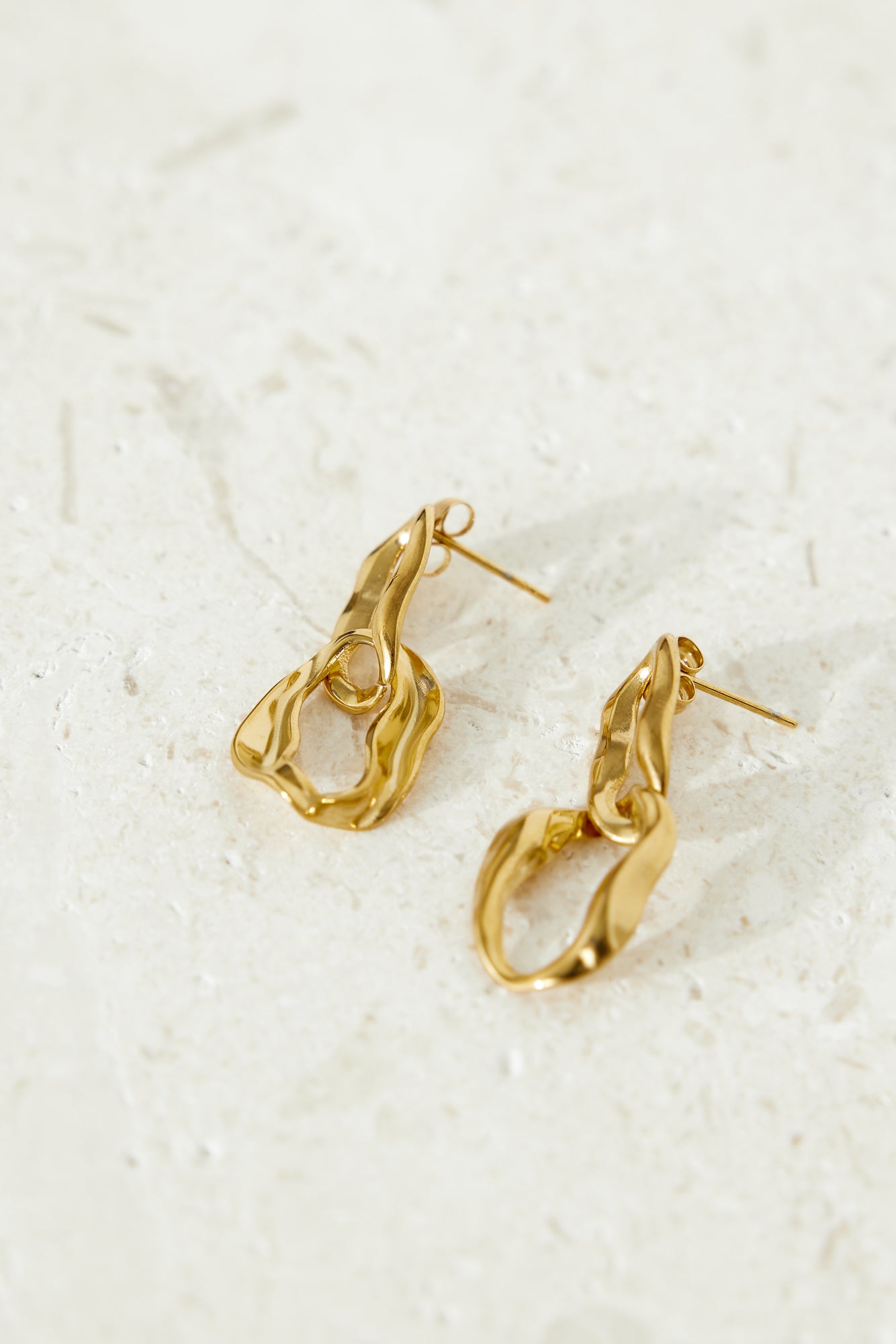 18k Gold Plated Everyone Wants Earrings Gold